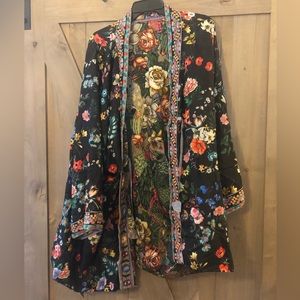 Johnny was reversible kimono xl. Silk